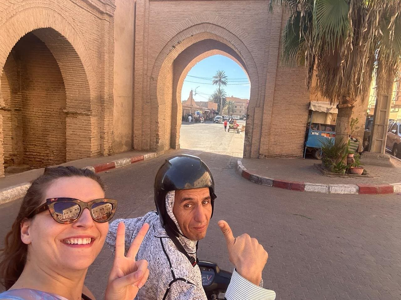 Balade devant une porte de Taroudant